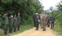 နယ်စပ်လုံခြုံရေး စစ်ဆေးနေတဲ့ ထိုင်းစစ်ဘက်အရာရှိများ။ (ဇူလိုင် ၁၀၊ ၂၀၂၀)