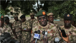 Laftanal Janar Tukur Yusuf Buratai Ya ziyarci Garin Gudumbali Dake Damasak.