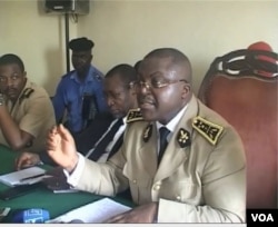 Littoral Governor Samuel Dieudonne Ivaha Diboua addresses gang violence during a meeting in Douala, March 16, 2017. (M.E. Kindzeka/VOA)