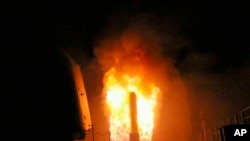 مقامات امریکا گفته اند که مجموعا! ۱۰۵ میزایل کروز بالای شهر های دمشق و حمص سوریه پرتاپ کردند