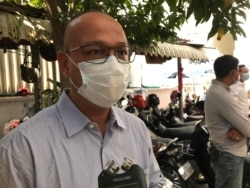 លោក​មឿន តុលា​ នាយកប្រតិបត្តិនៃអង្គការ​សង់ត្រាល់ ថ្លែង​ជាមួយ​វីអូអេ នៅទីក្រុង​ភ្នំពេញ​ ថ្ងៃទី​១០​ ខែធ្នូ ឆ្នាំ​ ២០២០។ (ហ៊ុល រស្មី/វីអូអេ)