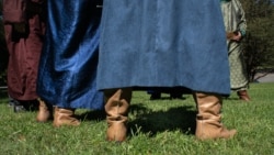 一些長大於文革時期的蒙古族人表示，那時候他們自己的蒙古文化傳統受到了以漢人為主體的中國政府的壓迫和抹殺。（美國之音記者文灝拍攝）