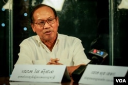 FILE - Phay Siphan, spokesman of the Council of Ministers, is interviewed in VOA Phnom Penh's office, in Phnom Penh, July 26, 2018. (Khan Sokummono/VOA Khmer)