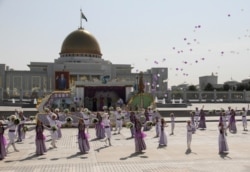 FILE - Participants perform during a parade marking Independence Day in Ashgabat, Turkmenistan September 27, 2020. REUTERS/Vyacheslav Sarkisyan