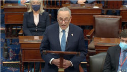 Kreu i pakicës në Senat, Chuck Schumer, duke folur gjatë rimbledhjes së Senatit pas sulmeve ndaj Kapitolit (6 janar 2021)