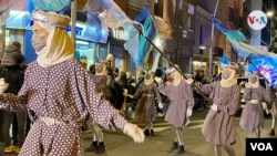 Imagen de archivo de una cabalgata de reyes en la ciudad de Barcelona. Foto: Júlia Riera / VOA