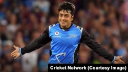 راشد خان در رقابت با امارات متحده نیز با کسب پنج وکت، خط بیتنگ تیم حریف را متلاشی کرد.