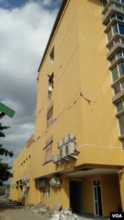 Damage to building after 6.2 earthquake hits Lombok, Indonesia, Thursday, August 9, 2018. (Photo: Nurhadi Sucahyo for VOA Indonesia)