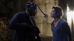 To create the character of Junior, Will Smith wore a a head rig with two cameras capturing his facial expressions through tracking markers.