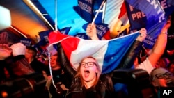Wafuasi wa Le Pen wakisherehekea ushindi wake
