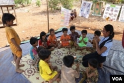 «​សាលា​មត្តេយ្យសហគមន៍​ចល័ត​»​ ដែល​ផ្តួចផ្តើម​គំនិត​ដោយ​អង្គការភ្លែន​អន្តរជាតិ​កម្ពុជា​ ដើម្បី​លើក​កម្ពស់​ការ​អប់រំ​កុមារ​តូច​នៅ​តំបន់​ដាច់​ស្រយាល នៅ​ខេត្ត​រតនគិរី។​ (រូបភាព​ផ្តល់​ឲ្យ​ដោយ​អង្គការ​ភ្លែន​អន្តរជាតិ​កម្ពុជា)