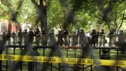 Pripadnici vojske i Nacionalne garde iza ograde blizu Bele kuće (Foto: Rojters/Jonathan Ernst)