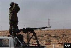 Qaddafiy kuchlari muxolifatni havodan urdi, mamlakat fuqaro urushiga tortilmoqda