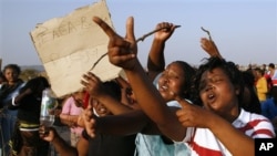 Lonmin koni oldida namoyishlar