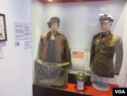 展覽中展出飛虎隊員的制服（美國之音張永泰拍攝）
