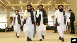 FILE - Delegasi Taliban Afghanistan tiba untuk penandatanganan perjanjian antara Taliban dan pejabat AS di Doha, Qatar, 29 Februari 2020. (AP/Hussein Sayed)