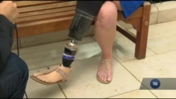 Втративши ногу внаслідок терактів на Бостонському марафоні - дводітна мама написала книжку. Відео