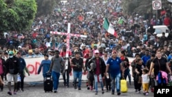 Портпаролот за национална безбедност на Белата куќа Џон Кирби, рече дека Бајден и Лопез Обрадор разговарале во телефонски разговор кои чекори би можеле да се преземат во Мексико за да се забави зголемувањето на мигрантите кои се упатуваат кон границата со САД