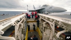 USS Jerald Ford - qiruvchi samolyotlarni tashuvchi ilg'or vosita. U bilan birga AQSh Isroilga barcha zarur kuchlarni, jumladan 5 ming dengizchini safarbar etmoqda.