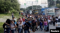 Un grupo de 2000 hondureños recorre el Triángulo Norte rumbo a EE.UU. REUTERS/Jorge Cabrera.