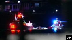 Бродови ангажирани во потрага по преживеани од авионската несреќа во близина на аеродромот „Роналд Реган“ во Вашингтон, 29 јануари, 2025 година.