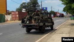 Maafisa wa usalama wakishika doria mjini Conakry, Guinea baada ya kufanyika kwa maandamano ya awali. Picha ya maktaba. Novemba 4, 2023