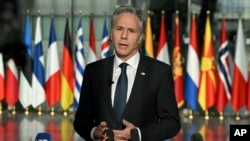 Eнтони Блинкен зборува за време на медиумска конференција во седиштето на НАТО во Брисел, Белгија, 13 ноември 2024 година