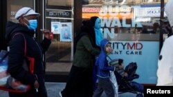  People wear protective face masks while waiting in line at a CityMD Urgent Care, as the global outbreak of the coronavirus disease (COVID-19) continues, in the Brooklyn borough of New York, U.S., November 16, 2020. REUTERS/Shannon Stapleton