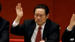 រូបថតឯកសារ៖ លោក Zhou Yongkang អតីត​សមាជិក​គណកម្មការ​អចិន្រ្តៃយ៍​នៃ​ការិយាល័យ​នយោបាយ​បក្សកុម្មុយនិស្ត​ចិន​ ទទួល​បន្ទុក​ផ្នែក​សន្តិសុខ (ថ្ងៃទី​១៤ ខែវិច្ឆិកា​ ឆ្នាំ២០១២)។