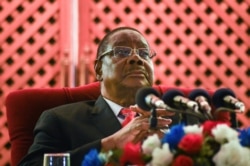 L'ancien président du Malawi, Peter Mutharika, lors d'une conférence de presse à Blantyre, le 27 juin 2020.