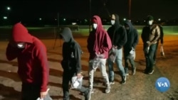 AQSh chegarasidan yolg'iz o'tayotgan bolalar