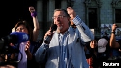 El candidato a la presidencia de Guatemala Bernardo Arévalo durante un mitin de campaña en Ciudad de Guatemala, el 26 de junio de 2023.