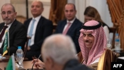 دپلومات‌‌های ارشد پنج کشور عربی در قاهره،‌ جابجایی فلسطینی‌ها را به سایر کشور‌ها رد کردند