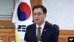 ལྷོ་ཀོ་རི་ཡའི་སྲིད་འཛིན་ལས་ཚབ་ནོར་སྲིད་བློན་ཆེན་ཆོའེ་སང་མོག