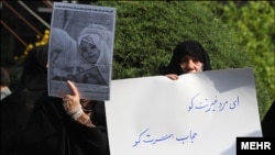 مدافعان «امر به معروف» خواستار حضور در خیابان و مقابله با بی حجابی هستند. 