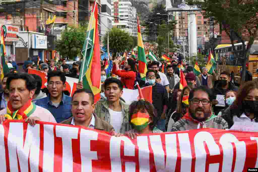 Manifestantes participan en una "asamblea nacional" liderada por la oposición en La Paz, Bolivia, el 25 de enero de 2023.&nbsp;