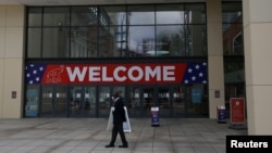 Centar za konvencije u Charlotteu je mjesto održavanja Republikanske nacionalne konvencije, koja će većim dijelom biti virtuelna. Predsjednik Trump primiće nominaciju iz Bijele kuće.