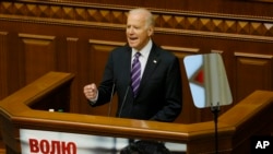 Američki potpredsednik Džo Bajden obraća se ukrajinskom parlamentu u Kijevu, u utorak 8. decembra 2015.