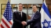 Menteri Luar Negeri AS Antony Blinken (kiri) bertemu dengan Presiden Israel Isaac Herzog di Tel Aviv, pada 9 Januari 2024. (Foto: Reuters/Evelyn Hockstein)