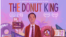 ខ្សែភាពយន្ត​ឯកសារ​ «The Donut King» ឬ​ស្តេចដូណាត់។ (Greenwich Entertainment)
