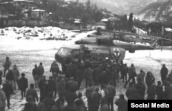 რუსეთი აფხაზეთის ომის დროს, ბლოკირებულ ტყვარჩელში, სეპარატისტებს და დაქირავებულ ბოევიკებს, ცოცხალი ძალით და იარაღით, "ჰუმანიტარული ავიარეისების" საფარქვეშ ამარაგებდა