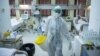 Medicinski radnik stara se o obolelima od koronavirusa, u Kliničko-bolničkom centru Zemun, u Beogradu, Srbija, 26. novembra 2020. (Foto: Rojters, Marko Đurica)