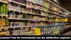 На четиричлено семејство чии единствени приходи се две минимални плати им недостасуваат 18 илјади денари за да врзат крај со крај во месецот, велат Синдикатите