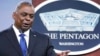 ARHIVA - Sekretar za odbranu Lojd Ostin govori na brifingu za novinare u Vašingtonu, 6. maja 2021. (Foto: AP)