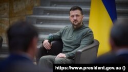 烏克蘭總統澤連斯基（Volodymyr Zelenskyy）在烏克蘭西部外喀爾巴阡地區視察。 2024年10月30日
