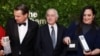 Leonardo Dikaprio, Lili Gledston i Robert De Niro posle 33. dodele filmskih nagrada Gotam u Njujorku, 27. novembra 2023. (Foto: Reuters/Caitlin Ochs)