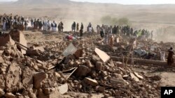 مقامات طالبان گفته اند که تلفات زلزلهٔ روز شنبه در هرات به بیش از ۲۰۰۰ نفر رسیده است.