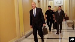 L'Ambassadeur des États-Unis auprès de l'Union européenne, Gordon Sondland, l'un des témoignages les plus attendus, au Congrès américain à Washington. ( Photo: 17 octobre 2019.)