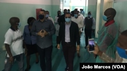 Governador de Benguela, Rui Falcão (esq), e diretor do Gabinete de Saúde, António Manuel Cabinda