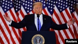 美國總統特朗普2020年11月4日在美國華盛頓白宮東廳評論2020年總統大選的初期結果。